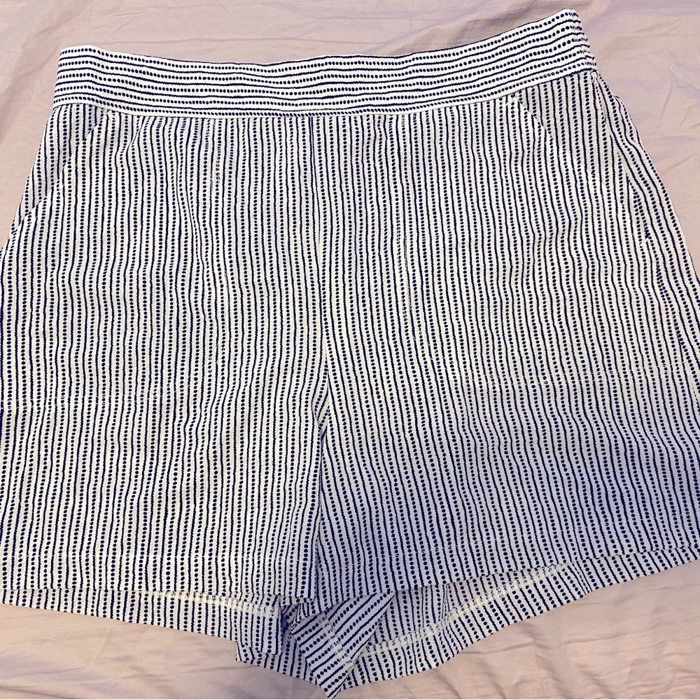 NWT Max Studio pull on shorts